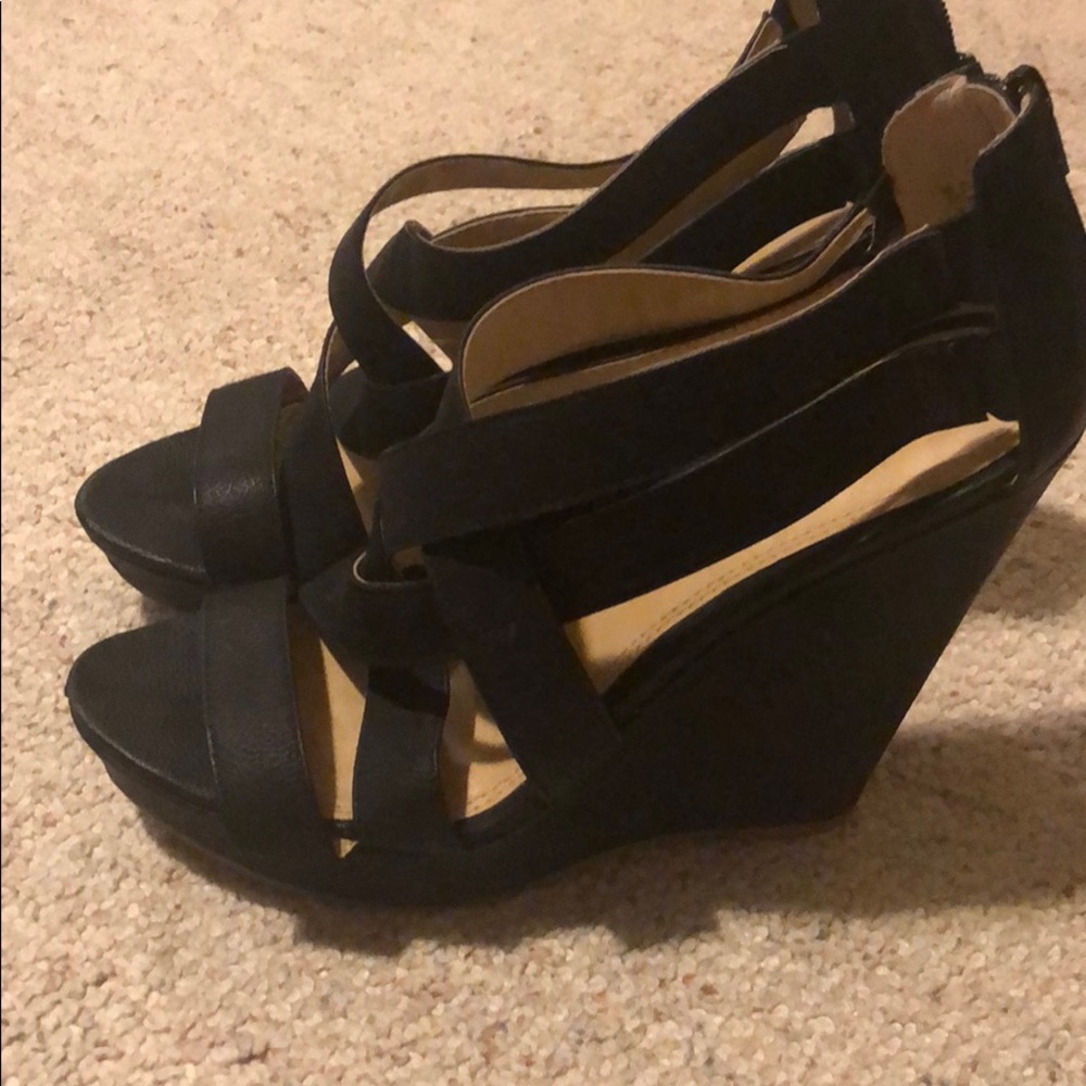 Black Chinese laundry wedged sandal